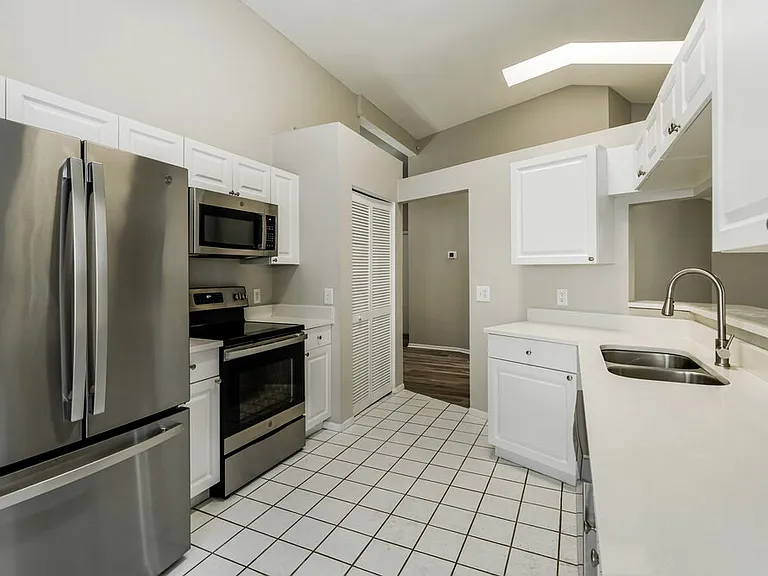 8046 Hathaway Dr — Photo 8