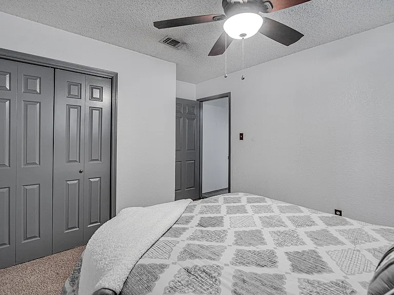 6112 Farmingdale Dr — Photo 22