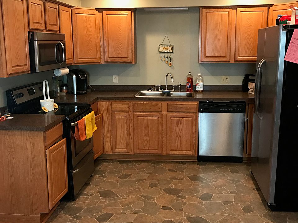Kitchen with appliances 