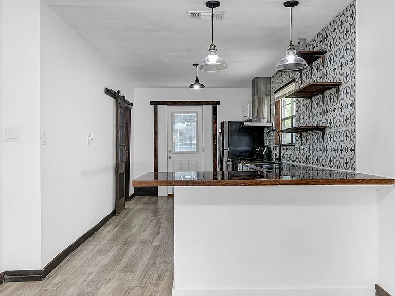 611 Marion St — Photo 19