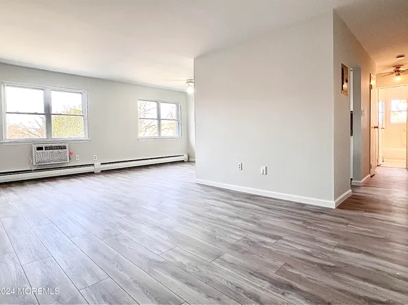 56 Manchester Ct E, Freehold, NJ 07728
