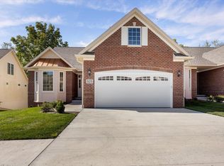 925 W Baywood Dr, Bloomington, IN 47403