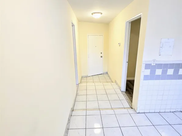 2015 Summit Avenue image 2 of 5