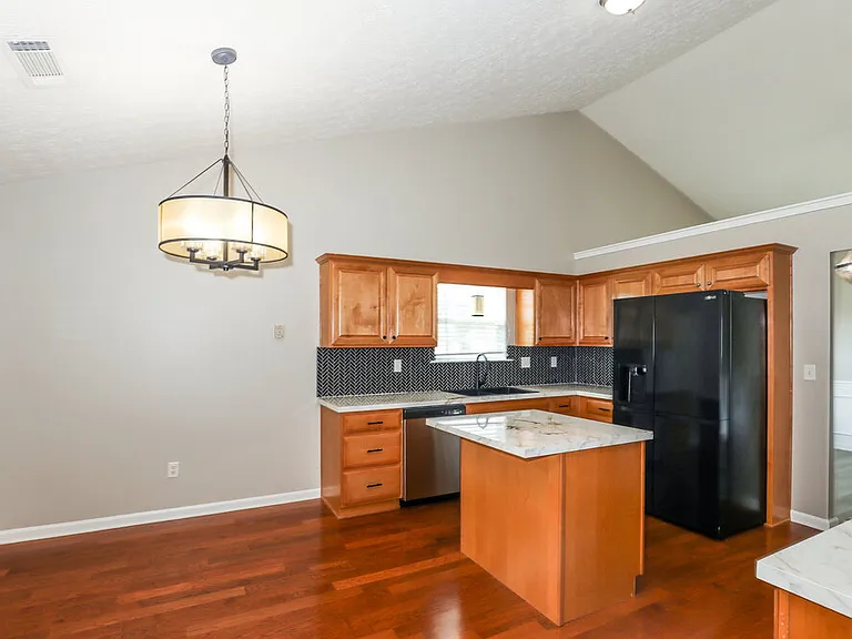 1101 Marsh Ct — Photo 9