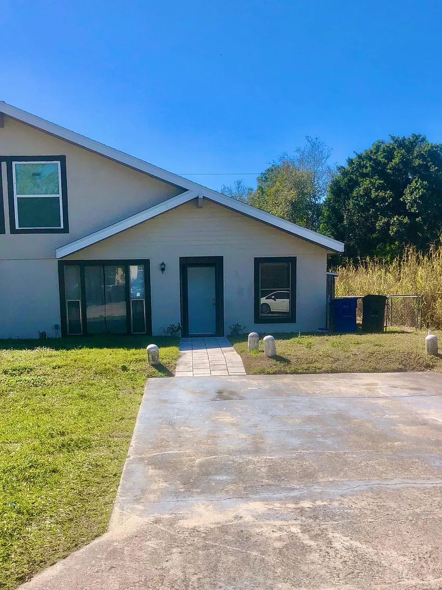 Building Photo - 17464 Dumont Dr