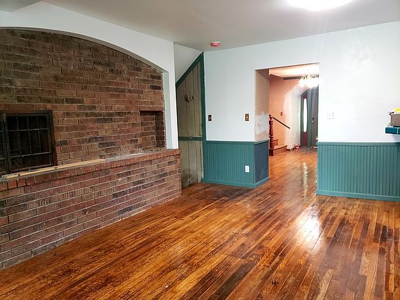 4th image of 439 E 520th Ave