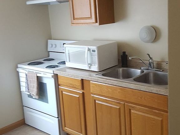 3rd image of 14 Bruce Dr
