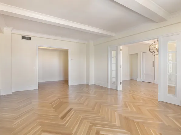 845 West End Avenue image 2 of 26