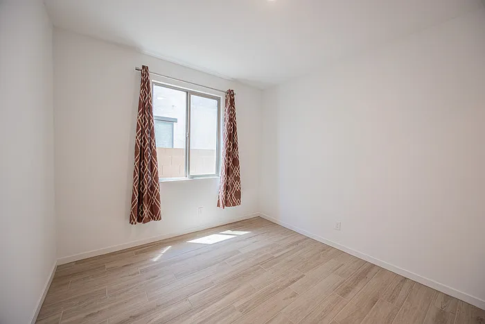 7412 W Gardenia Ave — Photo 12