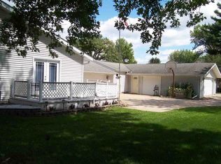 230 4th St N, Maynard, IA 50655