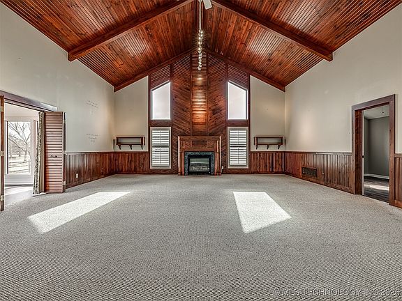 4th image of 300 Ridgecrest Ct
