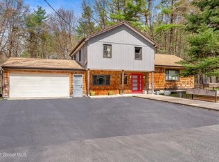 832 King Rd, Saratoga Springs, NY 12866