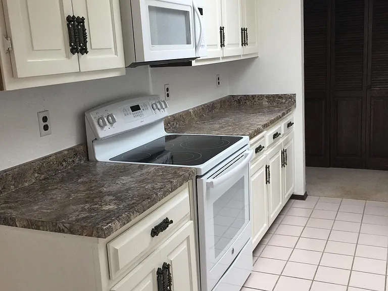 1411 Wagon Train Dr SE — Photo 8