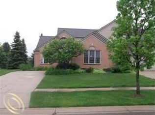 1976 Catlin Dr #1, Rochester, MI 48306