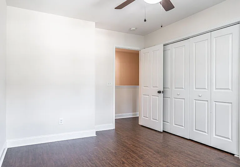 555 N Saylor St — Photo 24
