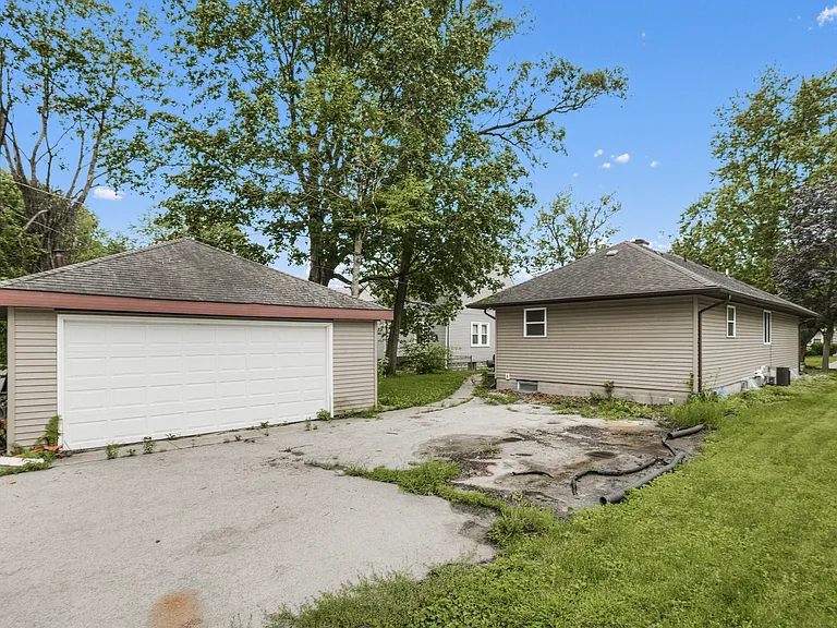 18307 Wildwood Ave — Photo 3