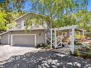32 Moraga Via, Orinda, CA 94563
