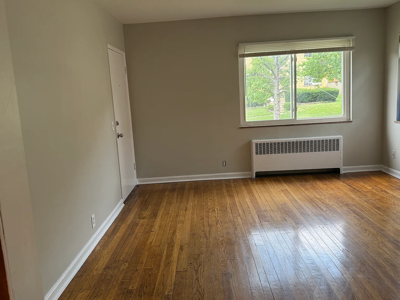 2 bed, 950 sqft, $1,050 — Photo 1