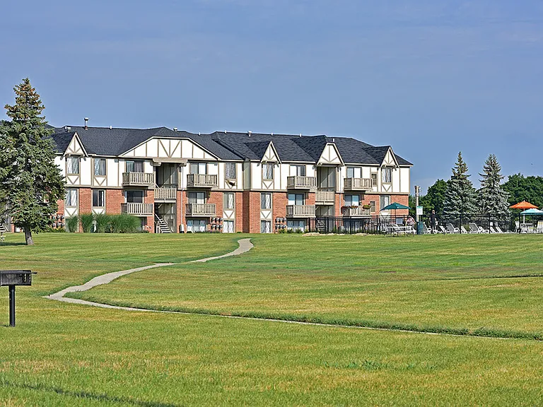 Beautiful green space at Perry Place Apartments, Grand Blanc, Michigan
