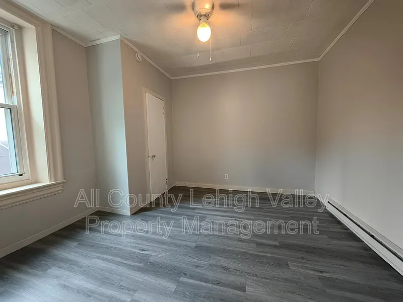 2 bed, 1.0 bath, 1100 sqft, $1,450 — Photo 4