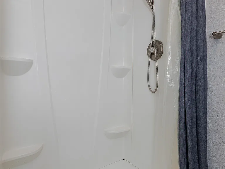 8442 Hawksridge Dr SE — Photo 22
