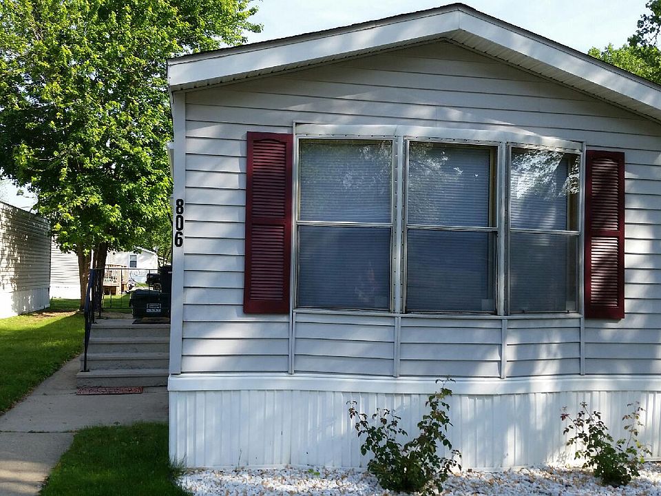 1st image of 806 Bridge Street