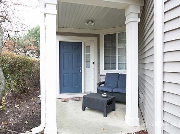 3rd image of 20 W Briarwood Dr