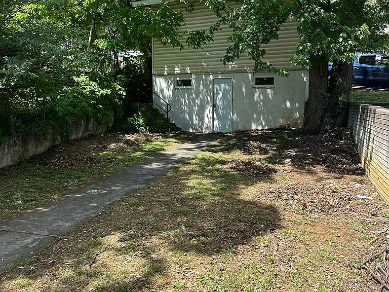 215 Millwood Ave — Photo 11