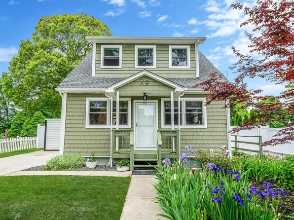 29 Montauk Street, Selden, NY 11784