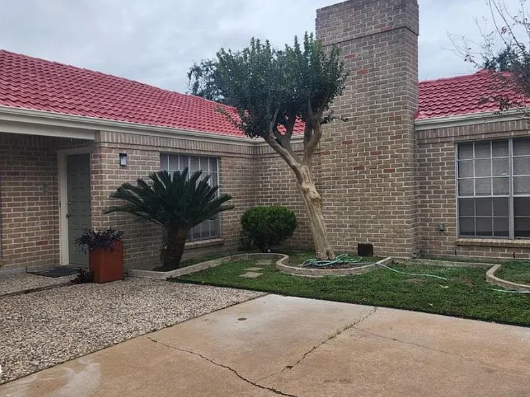7846 Bankside Dr — Photo 2