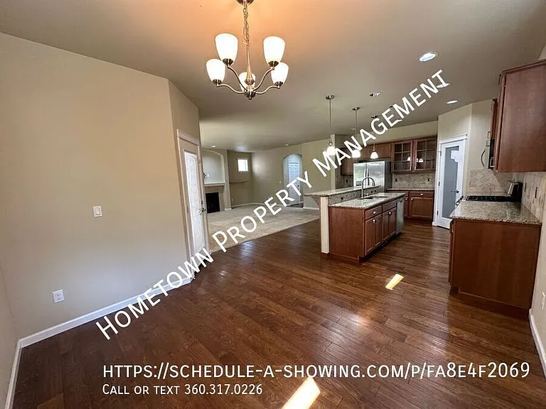 4241 Dudley Dr NE — Photo 2