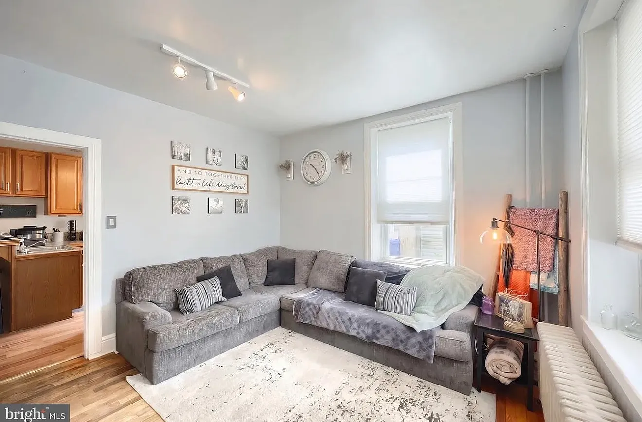 2 bed, 1028 sqft, $1,600 — Photo 3