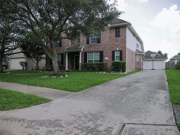 2nd image of 17619 Emerald Garden Ln