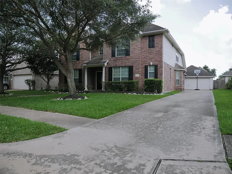 17619 Emerald Garden Ln — Photo 2