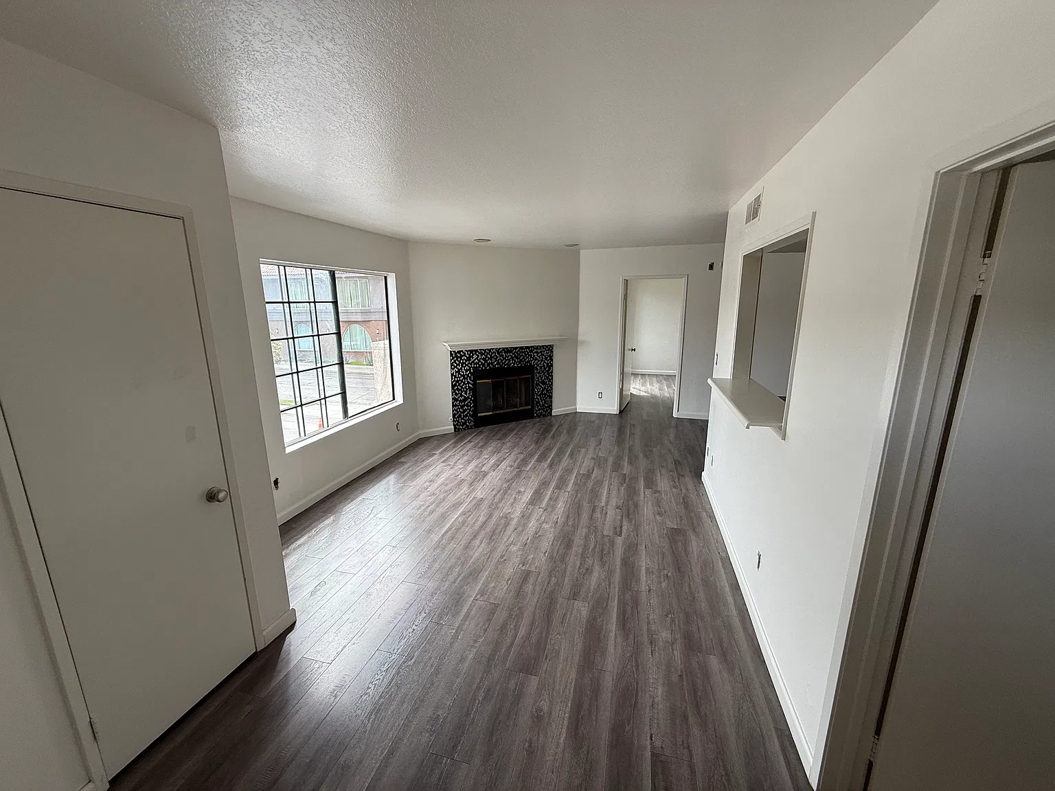 2 bed, 800 sqft, $2,350 — Photo 1