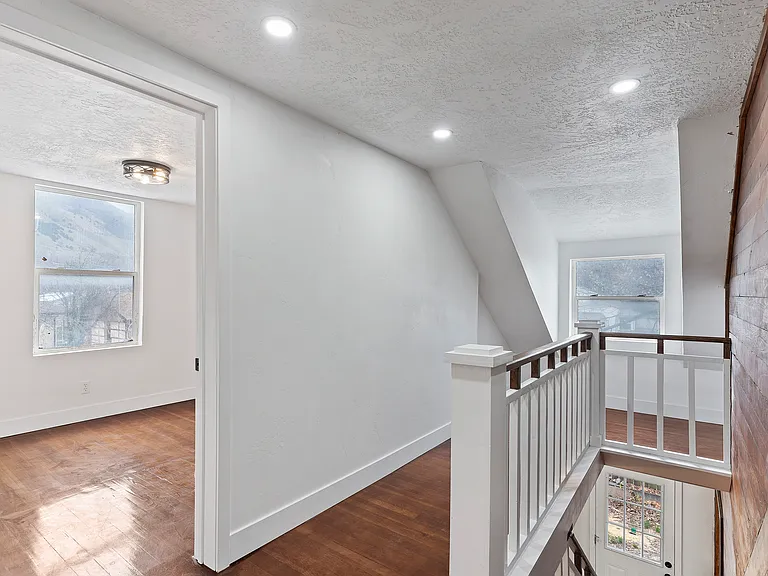 678 N 100 E — Photo 19