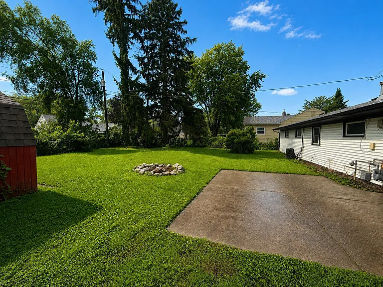 1615 Robeson Ave — Photo 3