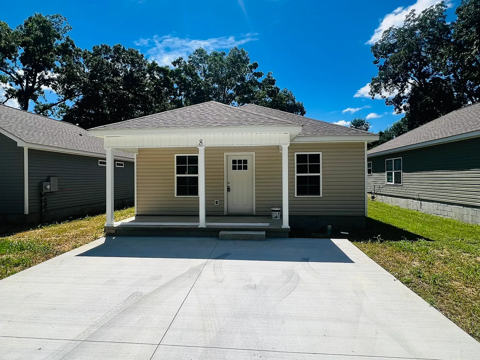 2 bed, 1000 sqft, $1,200 — Photo 1