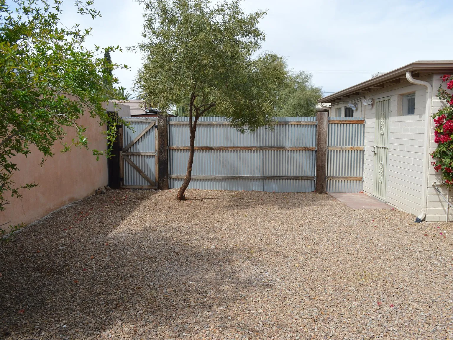 N 2nd Ave, Tucson — Photo 2