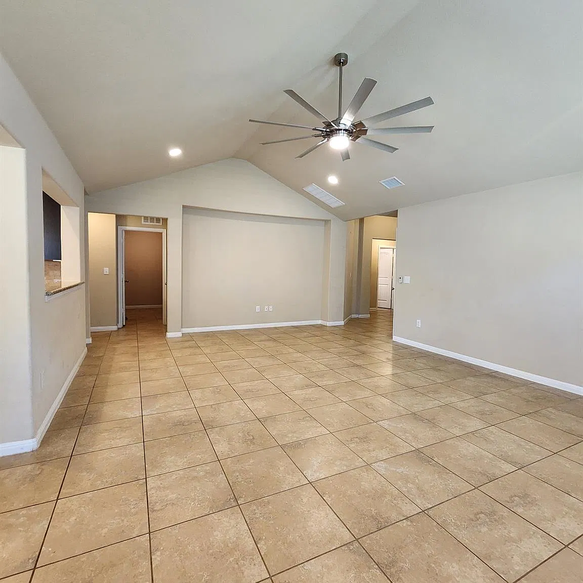 3 bed, 2.0 bath, 1962 sqft, $2,200 — Photo 4