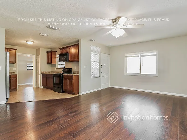 939 Lakewood Ave — Photo 4