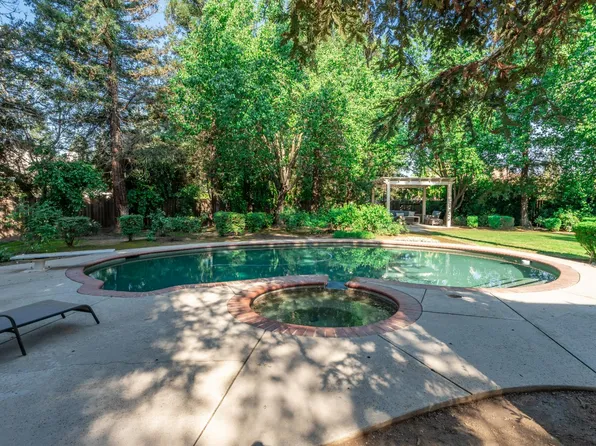 10340 N Sinclair Cir, Fresno, CA 93730