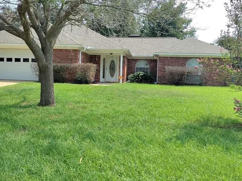 1st image of 212 Shadow Wood Dr