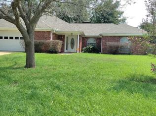 212 Shadow Wood Dr, Palestine, TX 75801