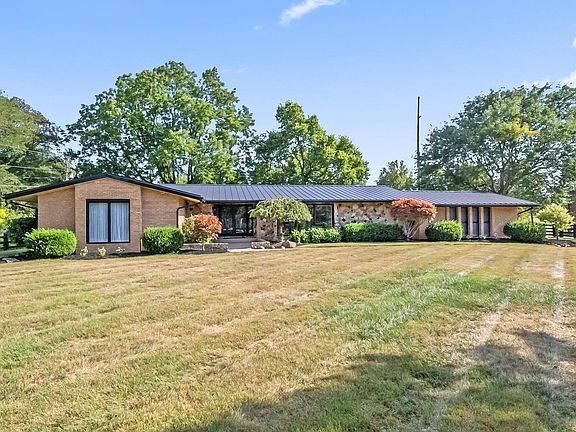 3rd image of 1575 Kingwood Cir