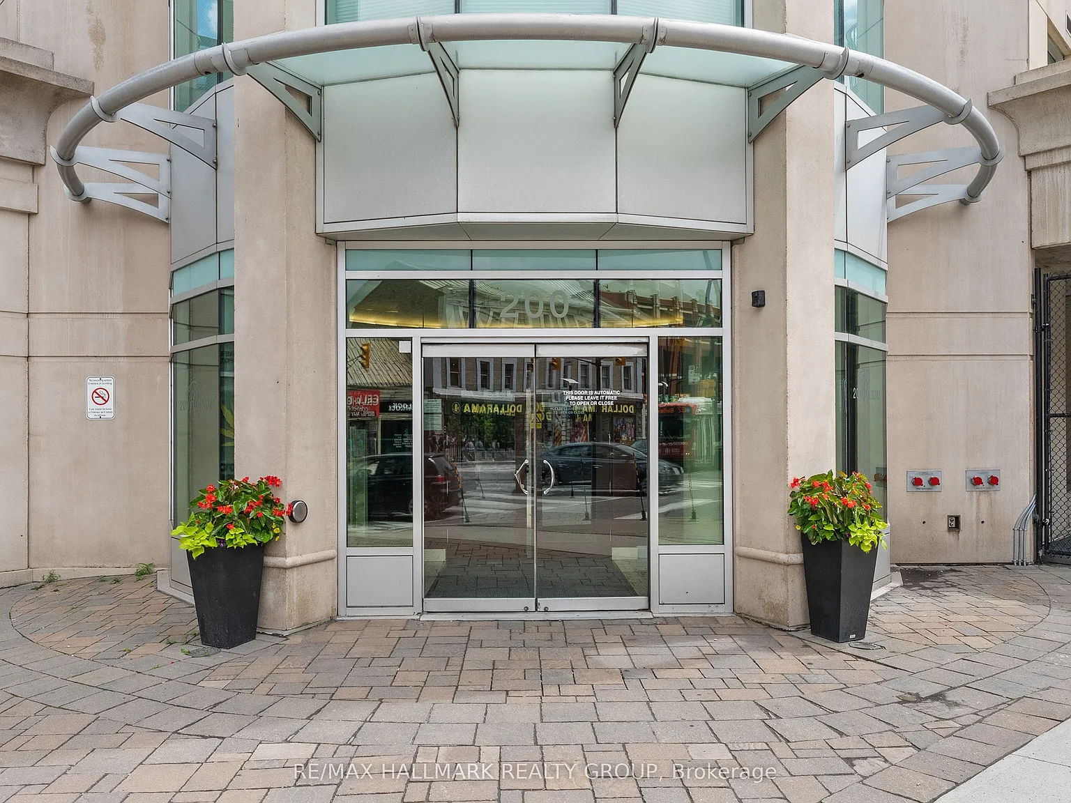 200 Rideau St — Photo 2