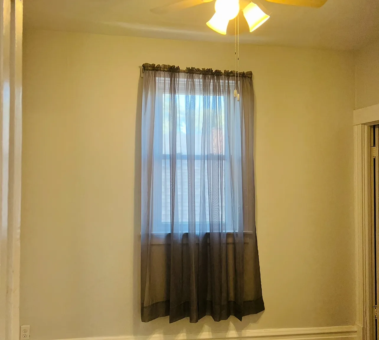 3 bed, 1200 sqft, $1,600 — Photo 4