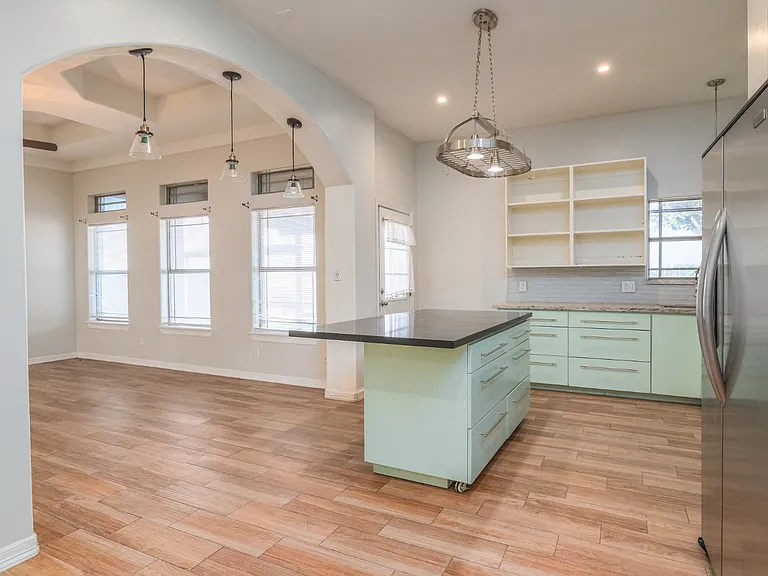 3818 Oregon Dr — Photo 6