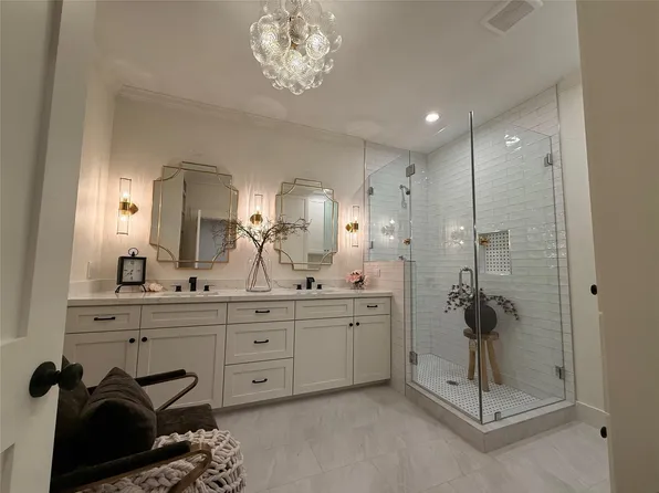 407 Harris Rd, Highlands, TX 77562