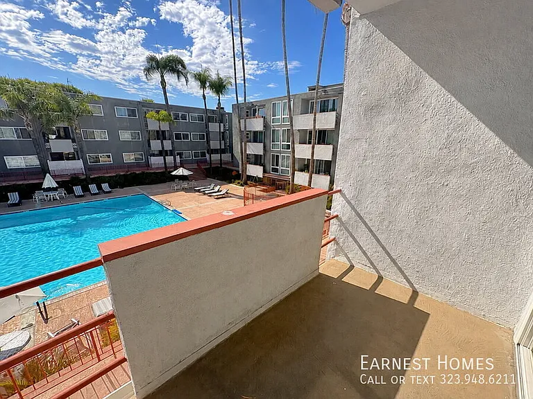 4915 Tyrone Ave #204 — Photo 16